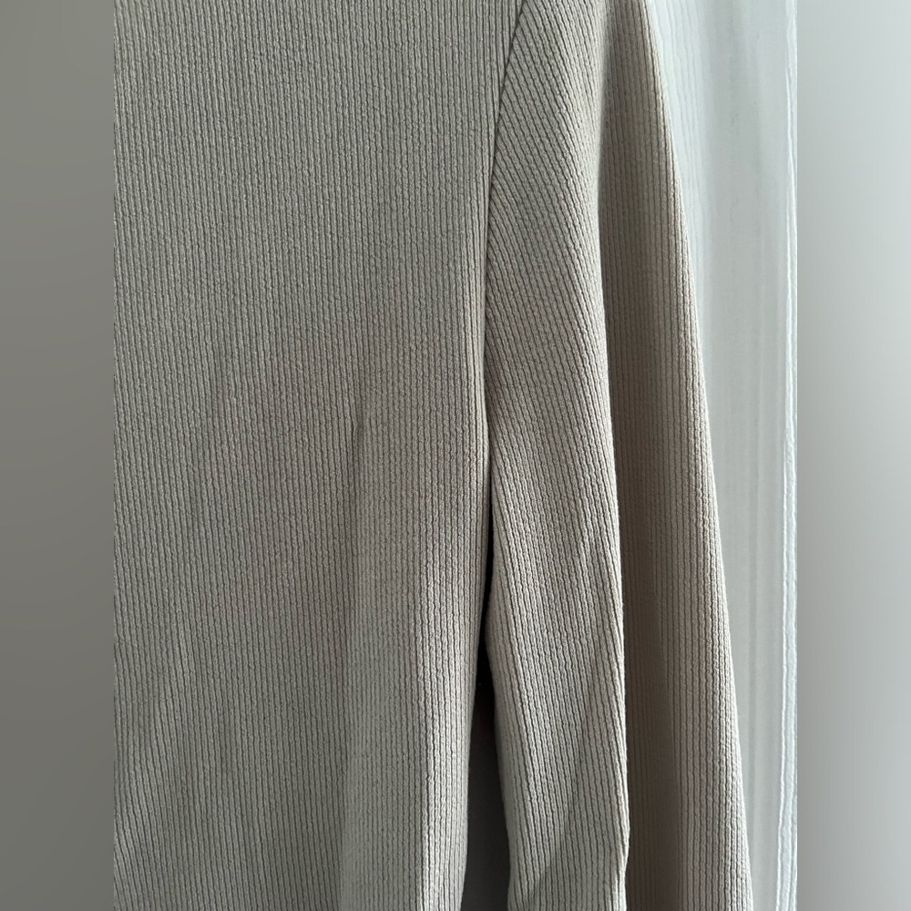 Shein beige/brown long sleeve with buttons Size Small - Picture 3 of 3